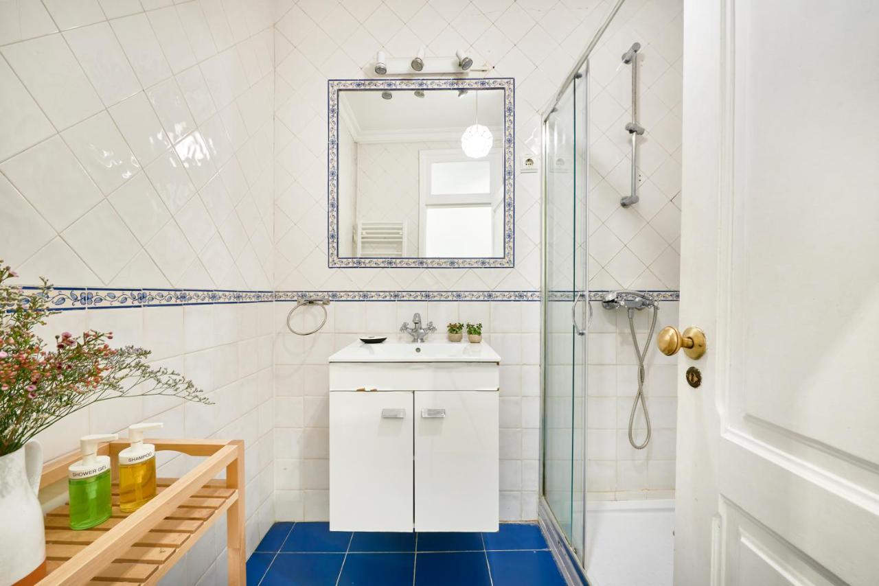 Spacious Bairro Alto Apartment With Courtyard, By Timecooler Lisboa Екстериор снимка