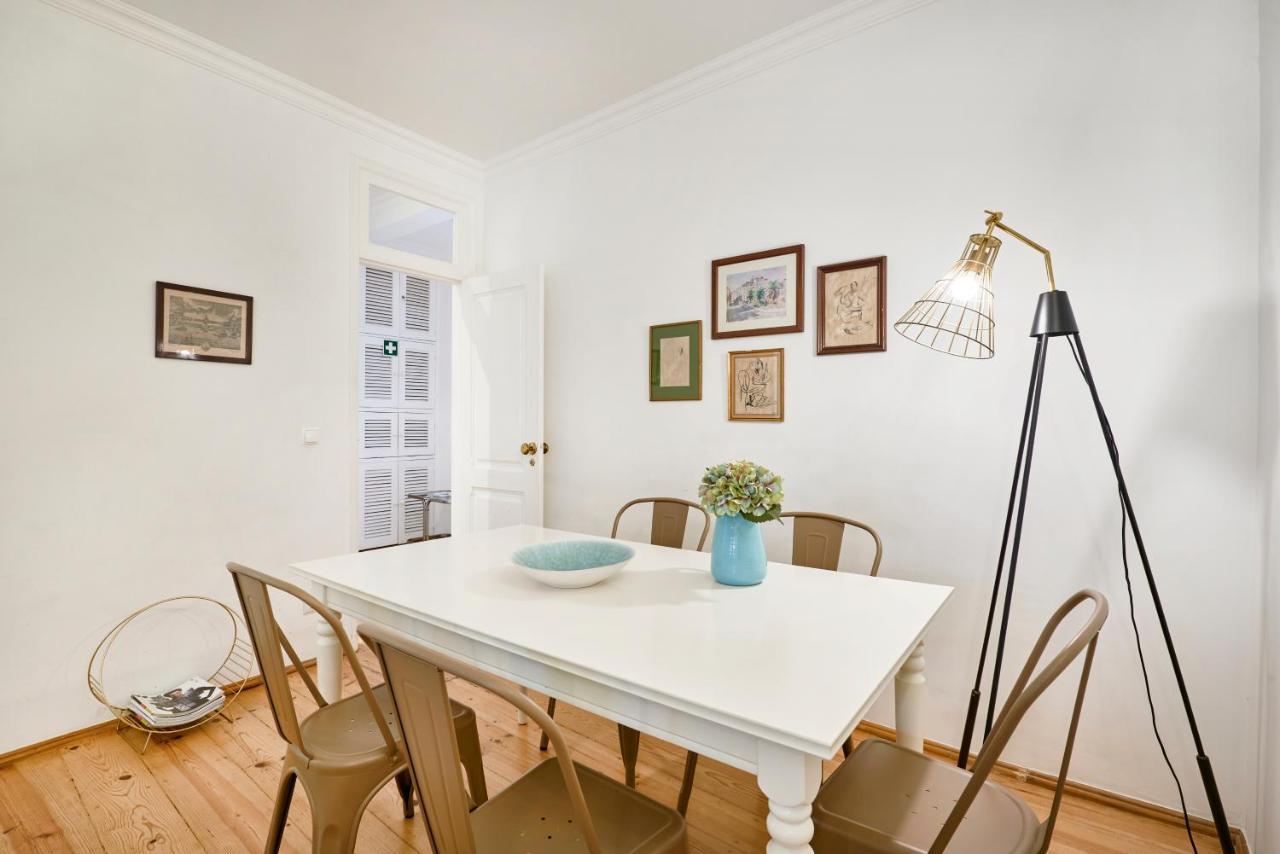 Spacious Bairro Alto Apartment With Courtyard, By Timecooler Lisboa Екстериор снимка